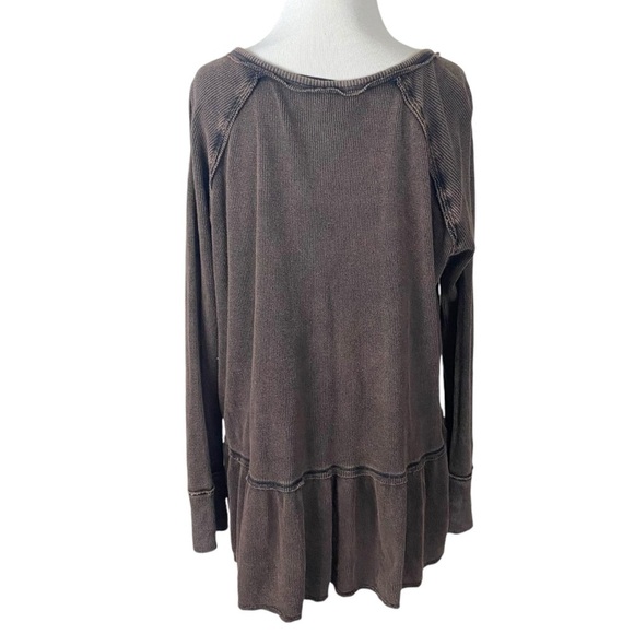 Free People Grunge Henley Thermal Ruffle Peplum Tee Washed Dark Brown Raw Hems M - Picture 10 of 13